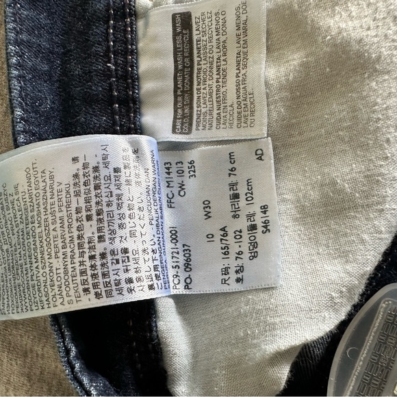 ‼️ Levi’s high rise Jean shorts  (included in BOGO 50% off) - Picture 5 of 5